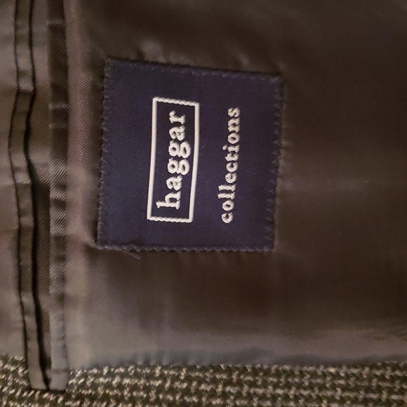 Sport coat made by Haggar. Size is 44L.  Like new condition. Color black gray - Picture 8 of 8